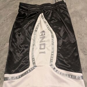 AND1 Black and White Basketball Shorts Sz M